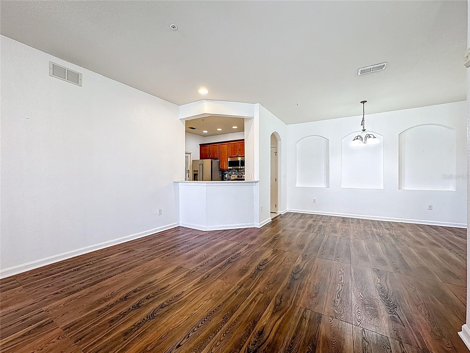 Image 14 of 55 For 3001 Greystone Loop 208