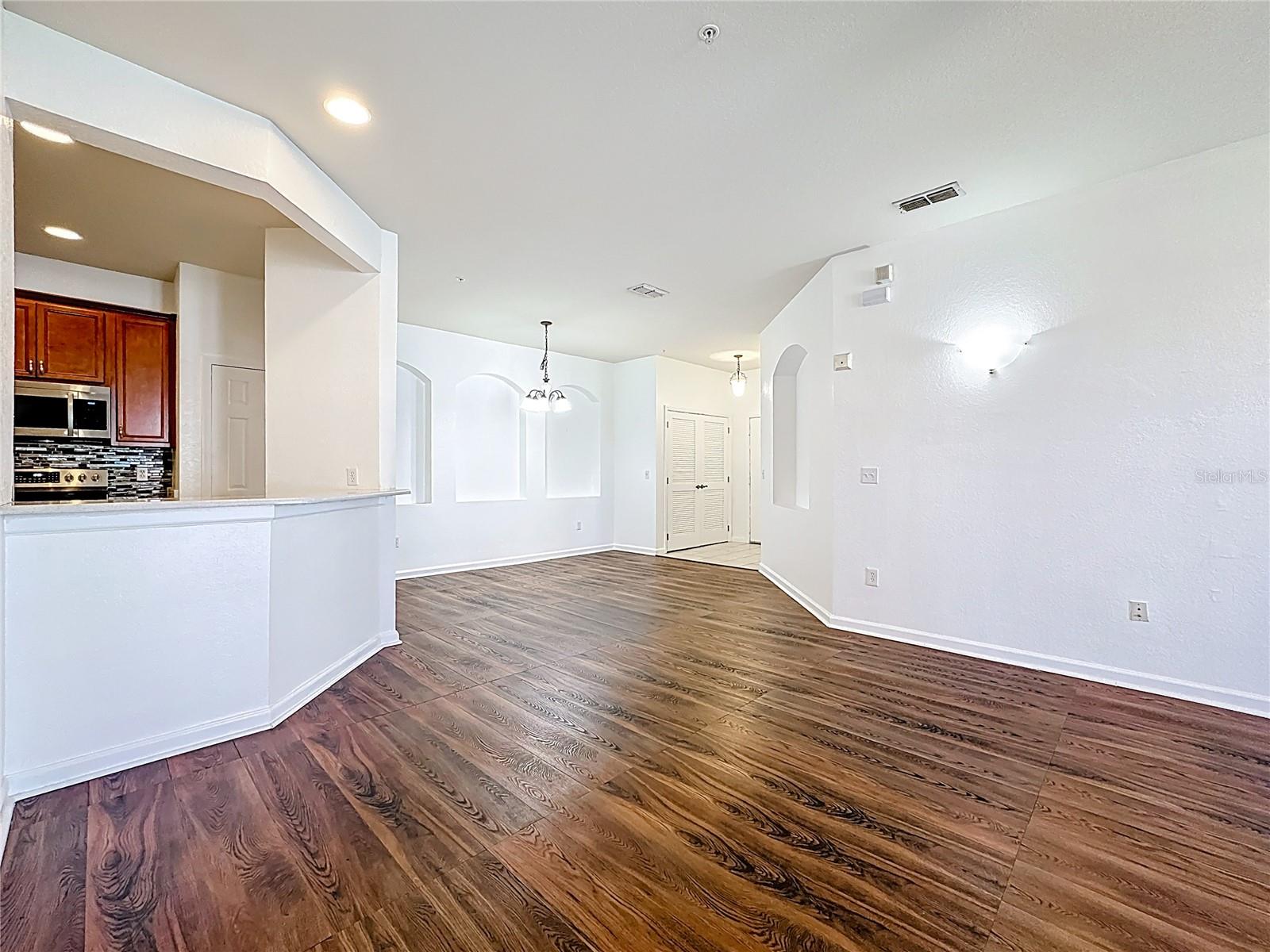 Image 15 of 55 For 3001 Greystone Loop 208