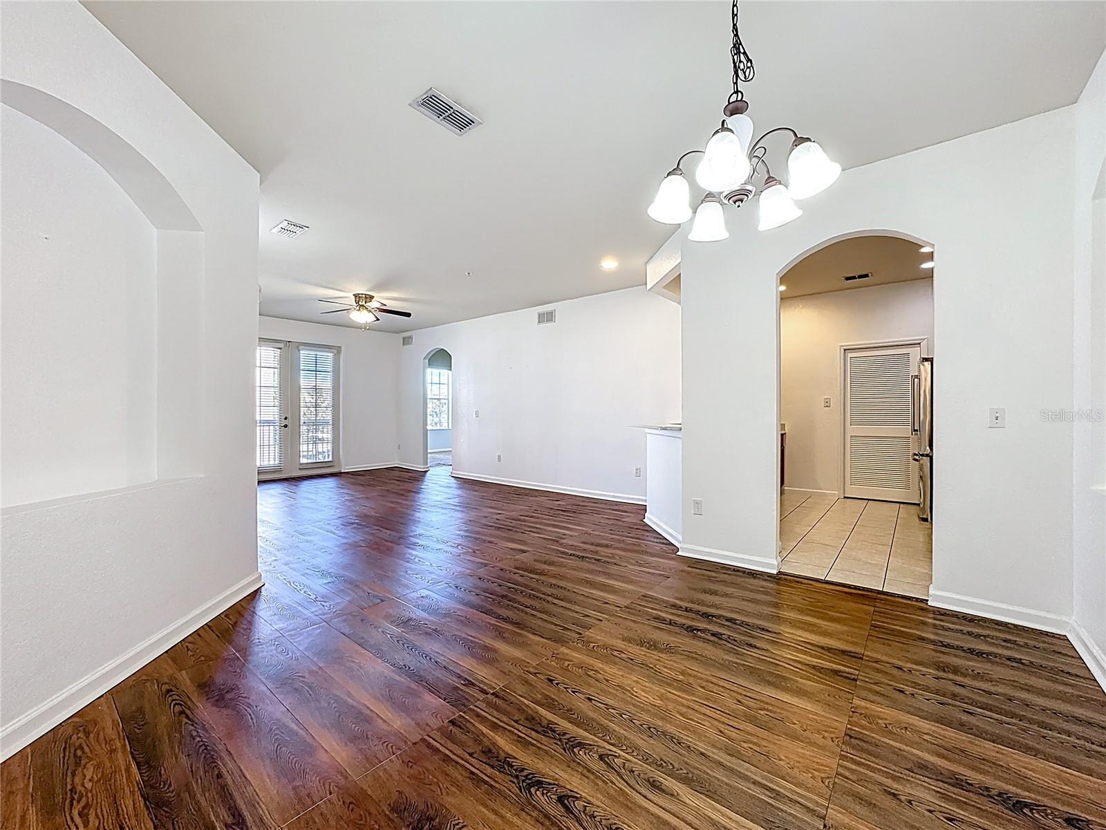 Image 9 of 55 For 3001 Greystone Loop 208