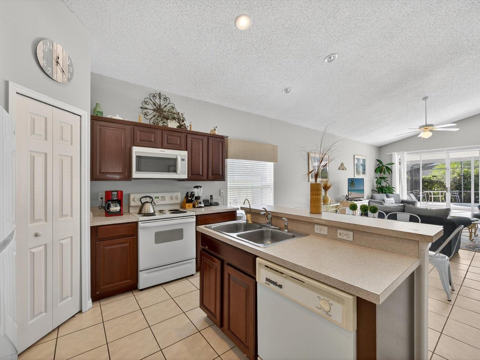 Image 10 of 59 For 16630 Rolling Green Drive