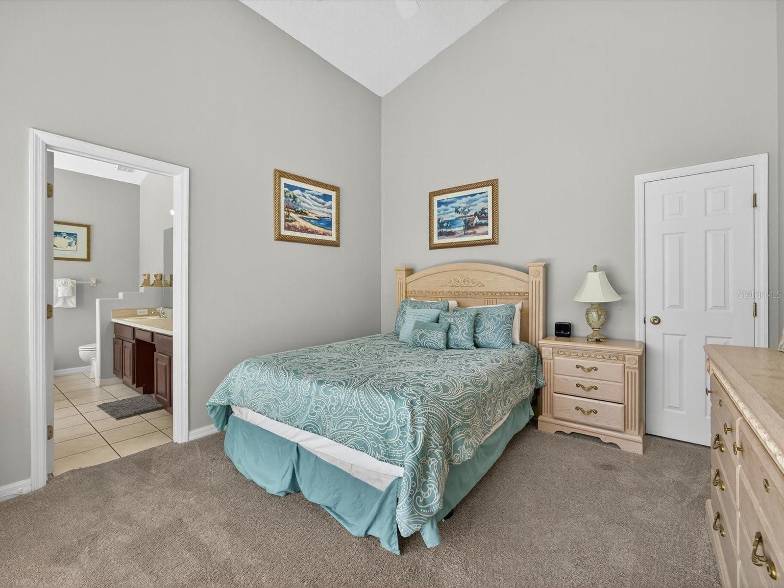Image 18 of 59 For 16630 Rolling Green Drive