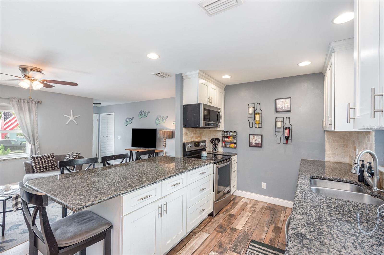 Image 10 of 33 For 1041 Tompkins Drive