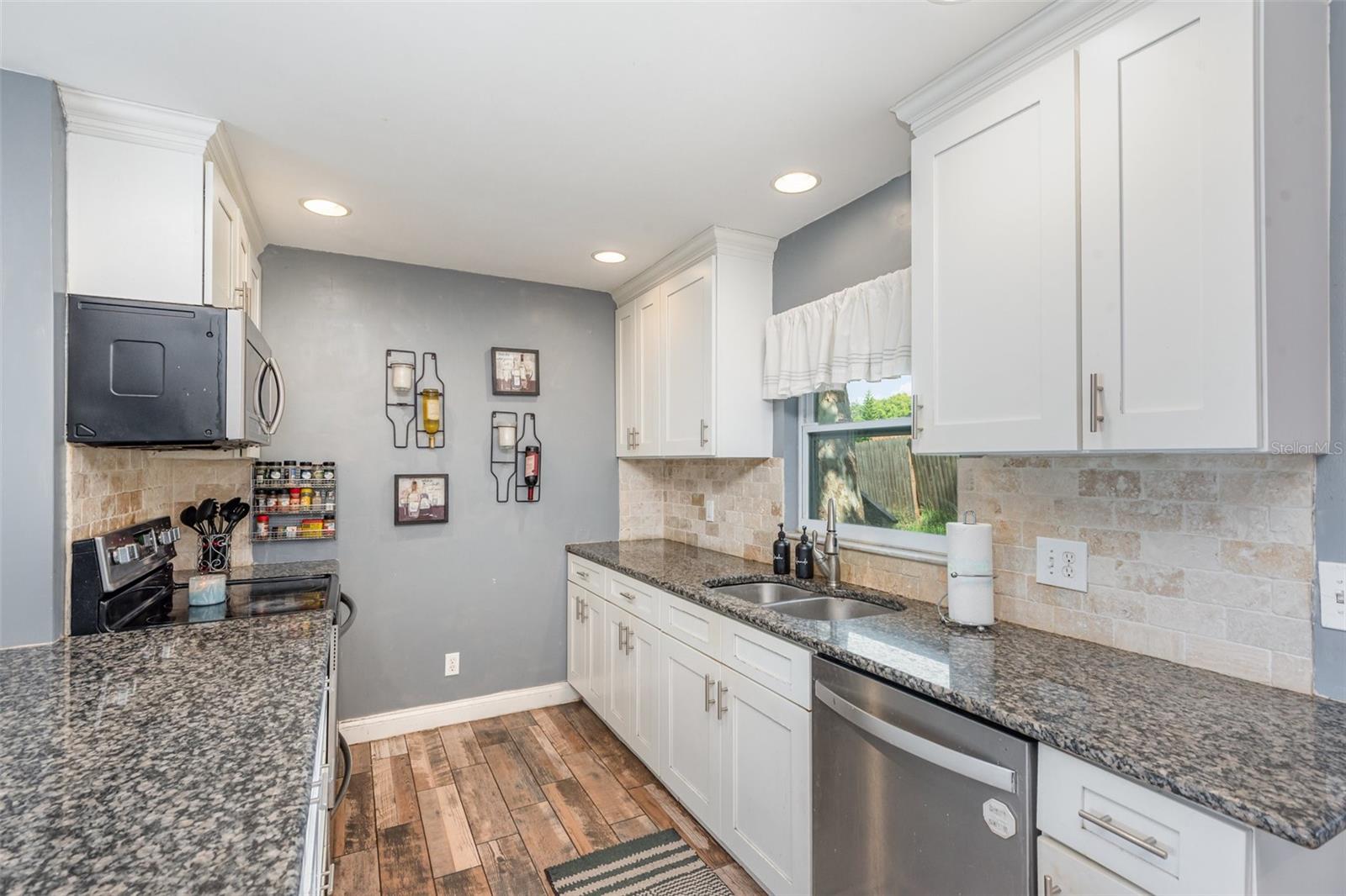 Image 11 of 33 For 1041 Tompkins Drive