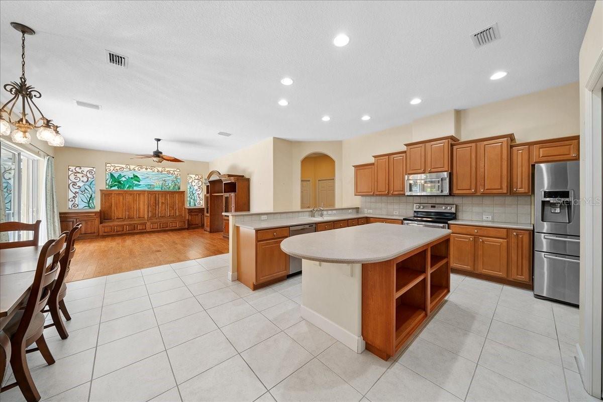 Image 11 of 45 For 327 Southampton Drive