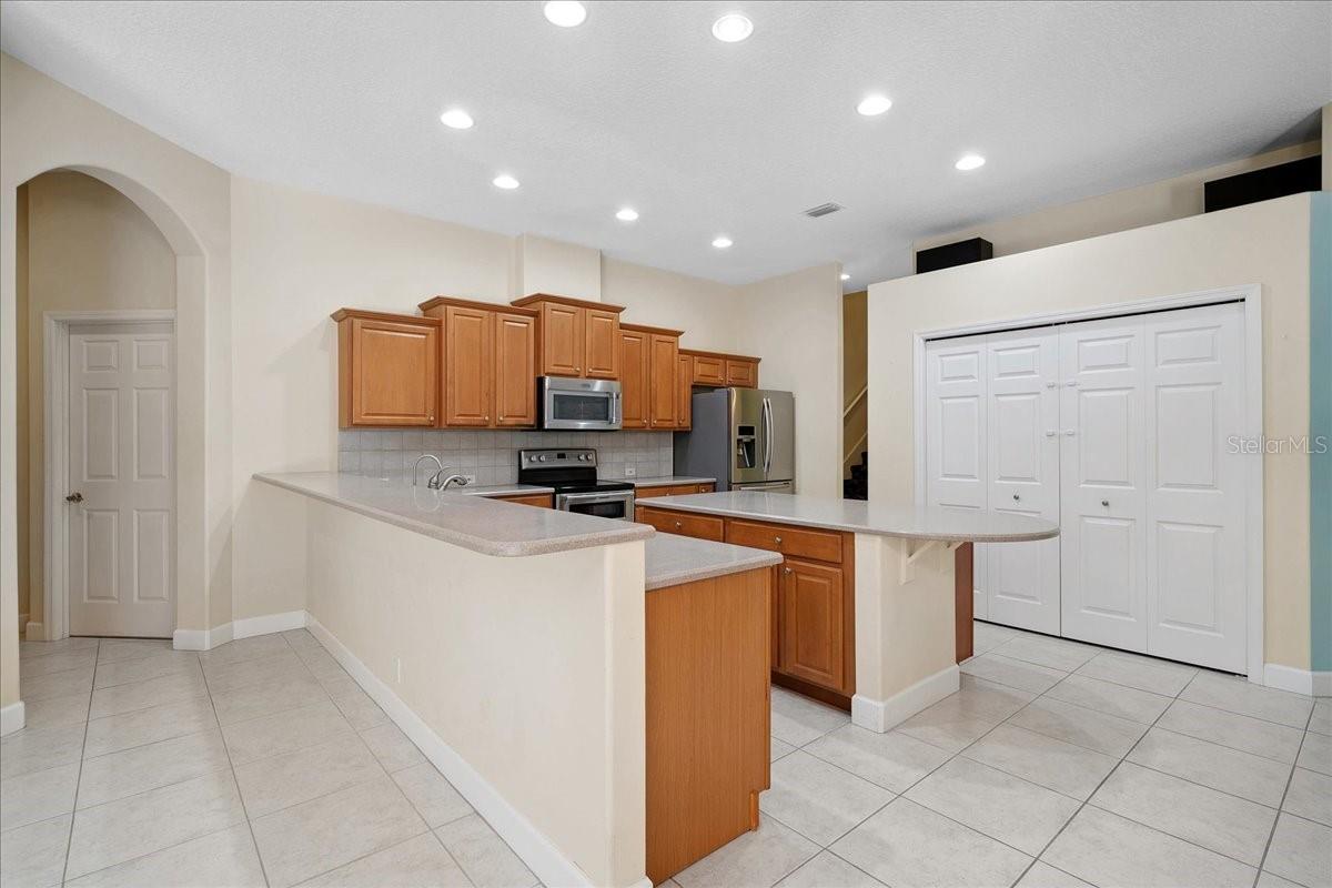 Image 12 of 45 For 327 Southampton Drive
