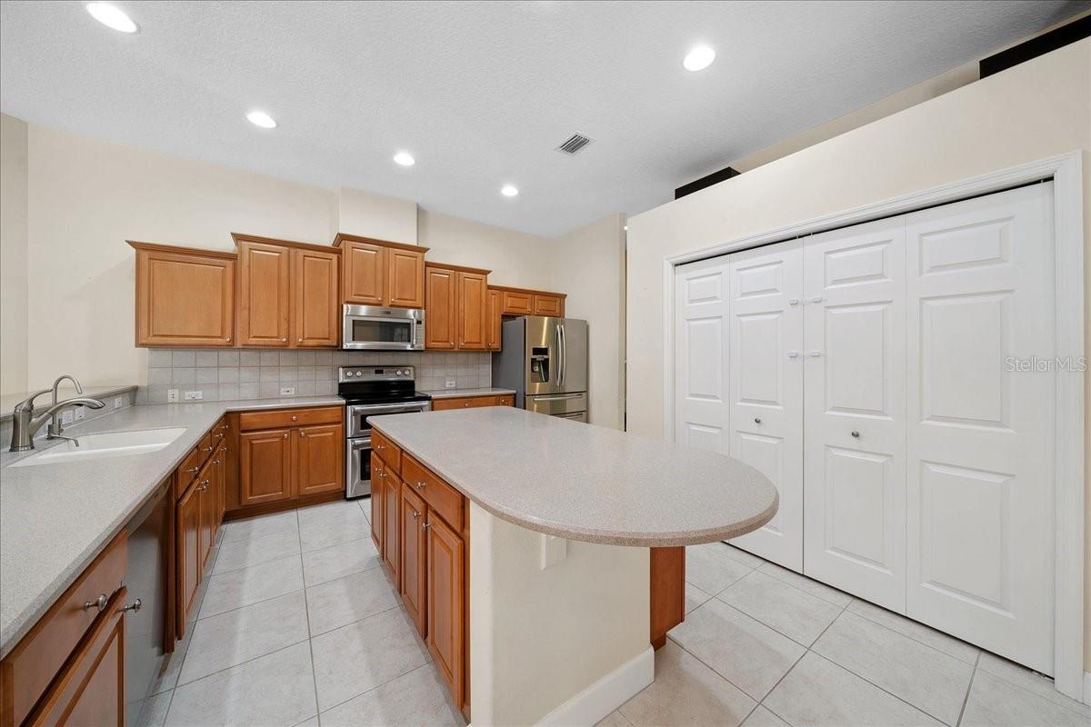 Image 13 of 45 For 327 Southampton Drive
