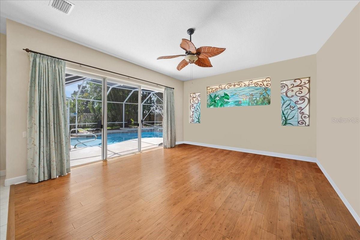Image 16 of 45 For 327 Southampton Drive