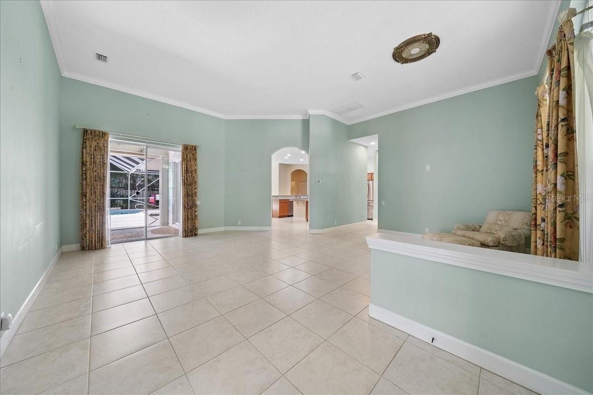 Image 9 of 45 For 327 Southampton Drive
