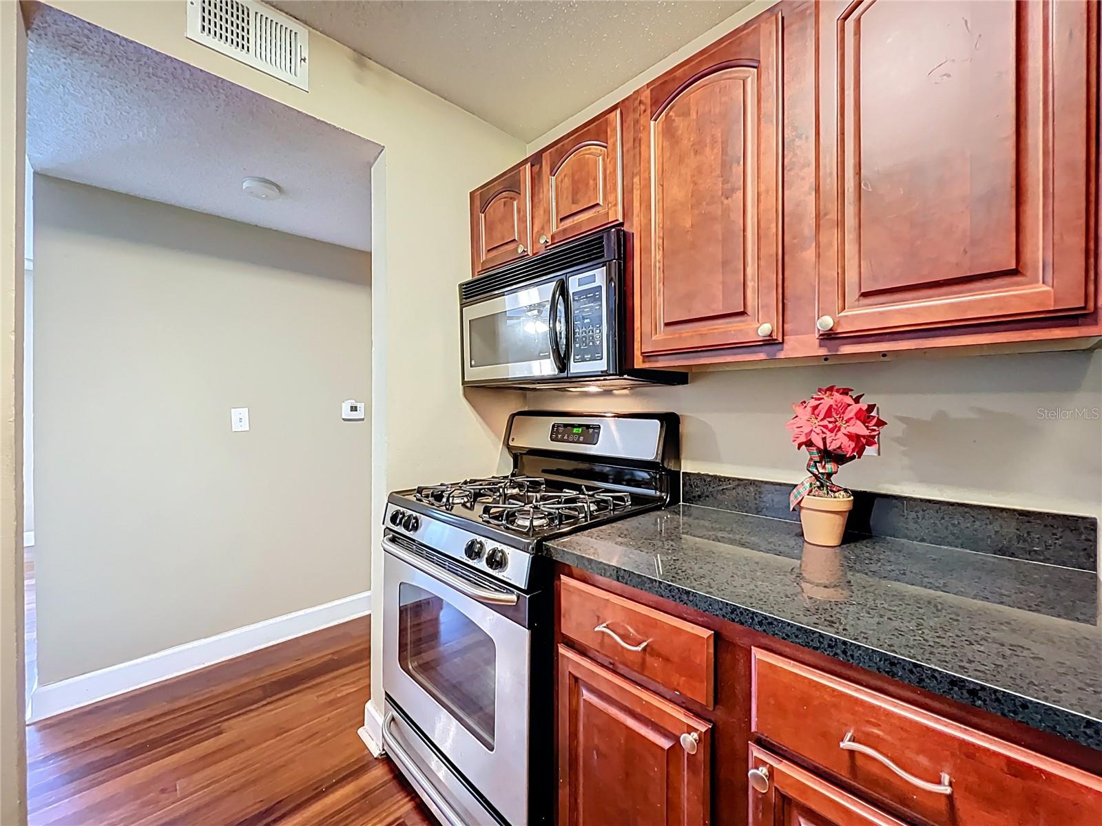 Image 20 of 46 For 2065 Dixie Belle Drive 2065m