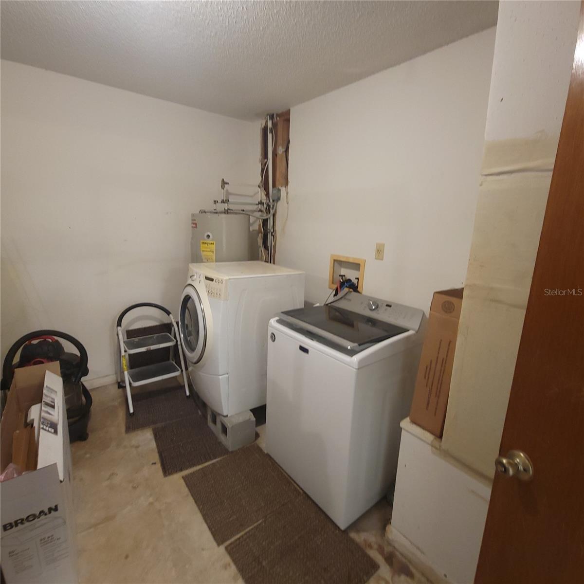 Image 19 of 22 For 462 Lake Avenue