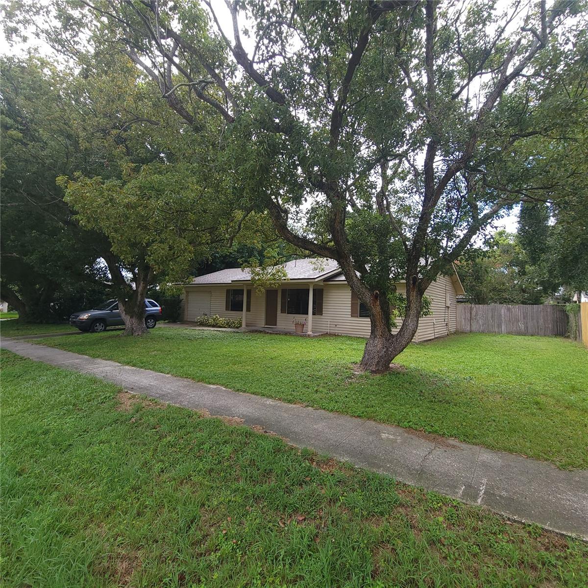 Image 2 of 22 For 462 Lake Avenue