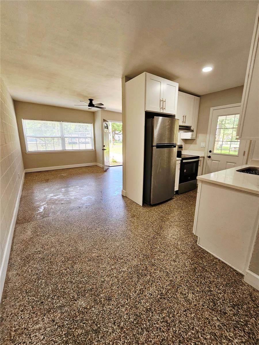 Image 4 of 9 For 940 Grand Street