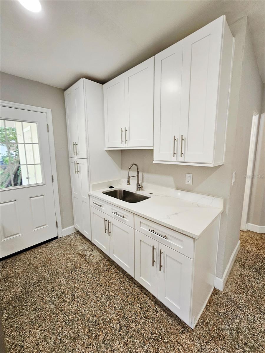 Image 6 of 9 For 940 Grand Street