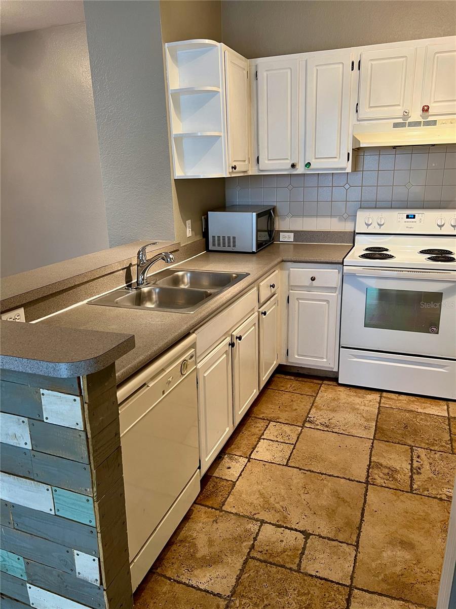 Image 6 of 22 For 2615 Maitland Crossing Way 9201