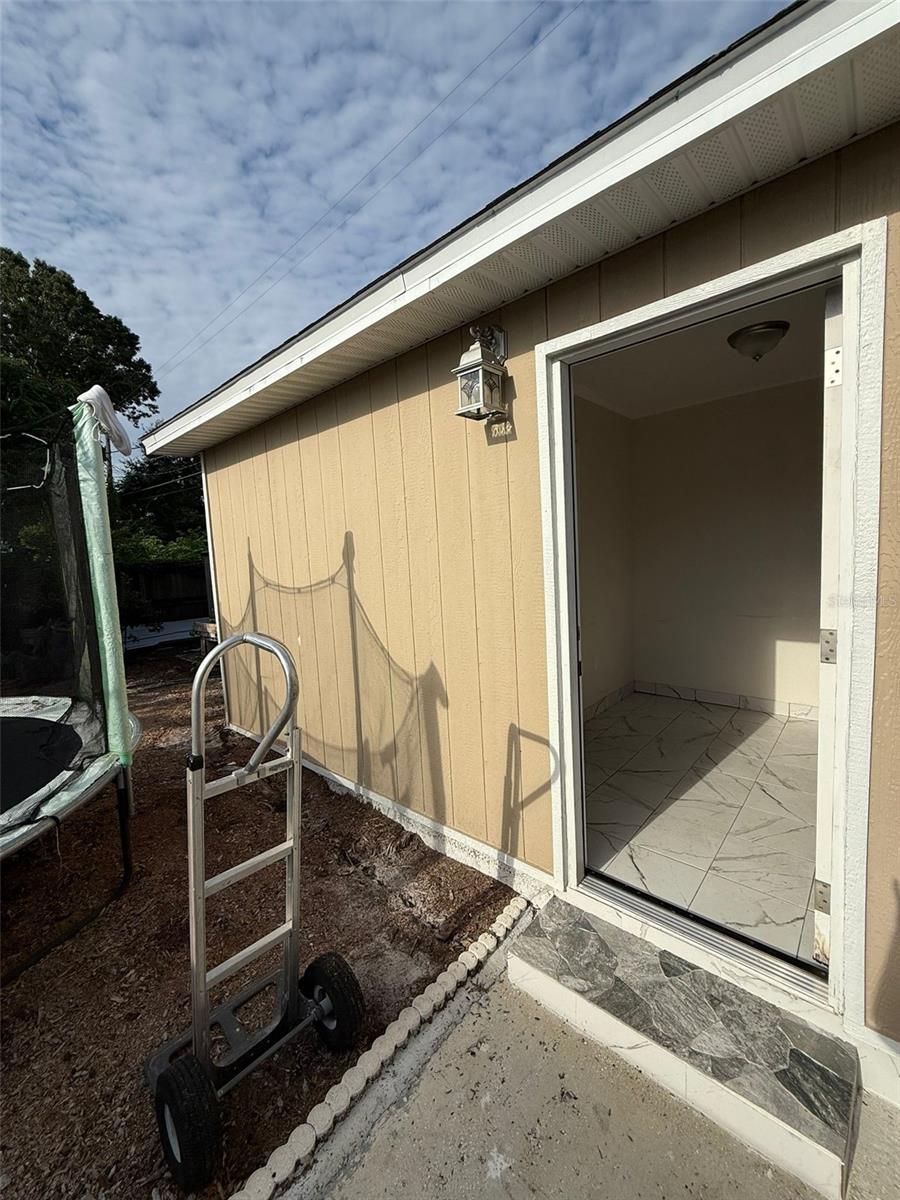 Image 2 of 6 For 6020 Harcourt Avenue