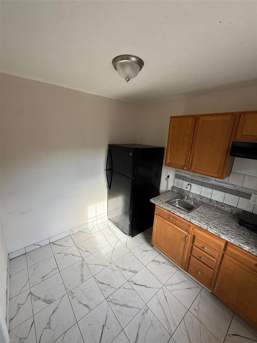 Image 3 of 6 For 6020 Harcourt Avenue