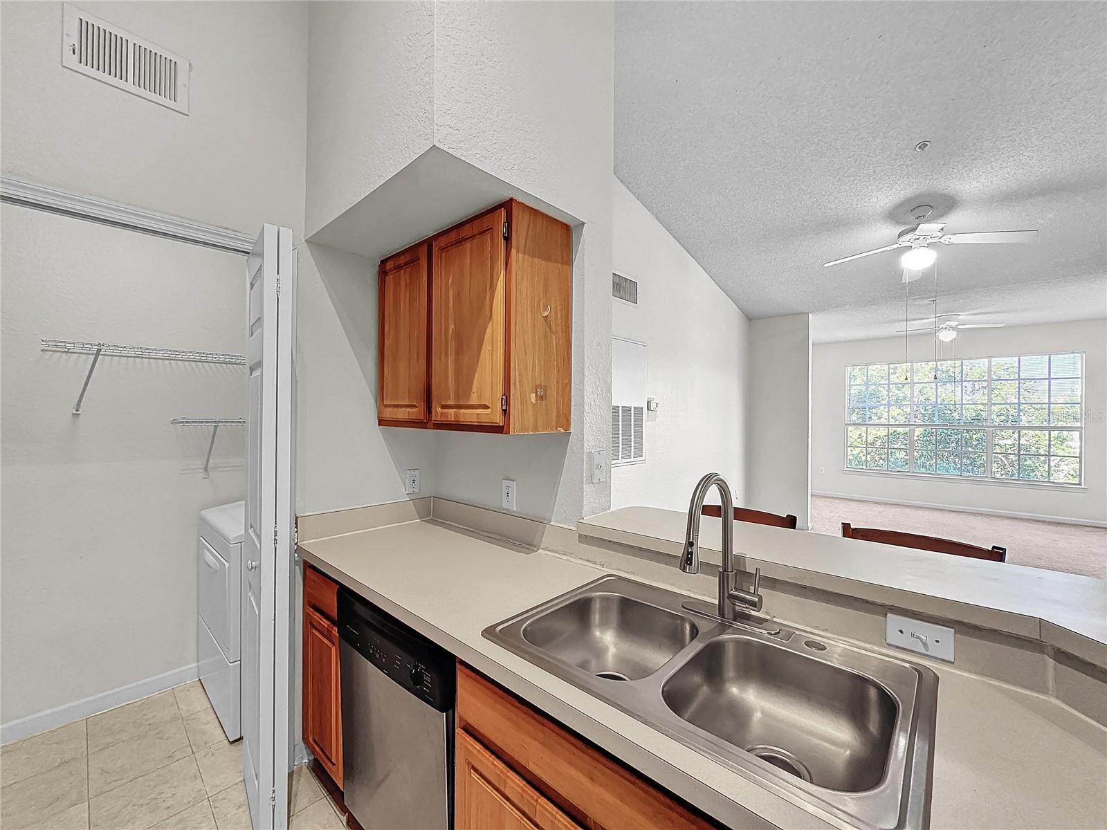 Image 11 of 82 For 13025 Mulberry Park Drive 332