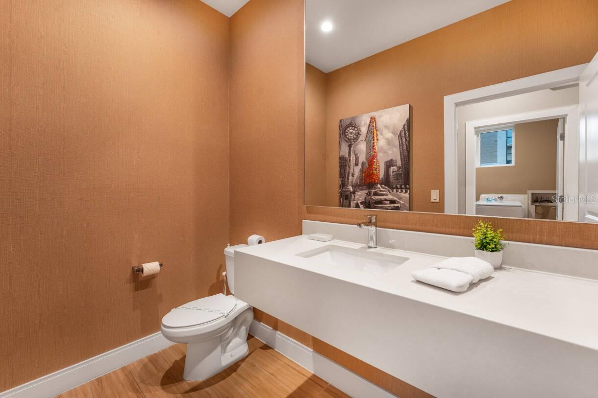 Image 10 of 36 For 7458 Bleecker Lane