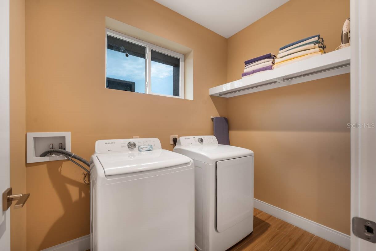 Image 11 of 36 For 7458 Bleecker Lane