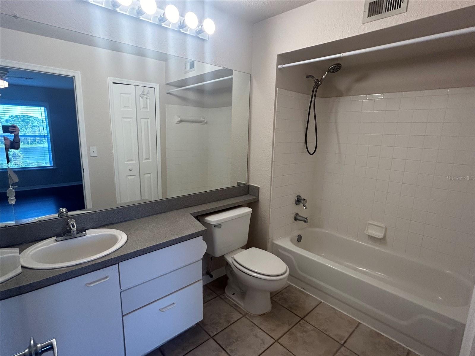 Image 21 of 34 For 8939 Latrec Avenue 1305