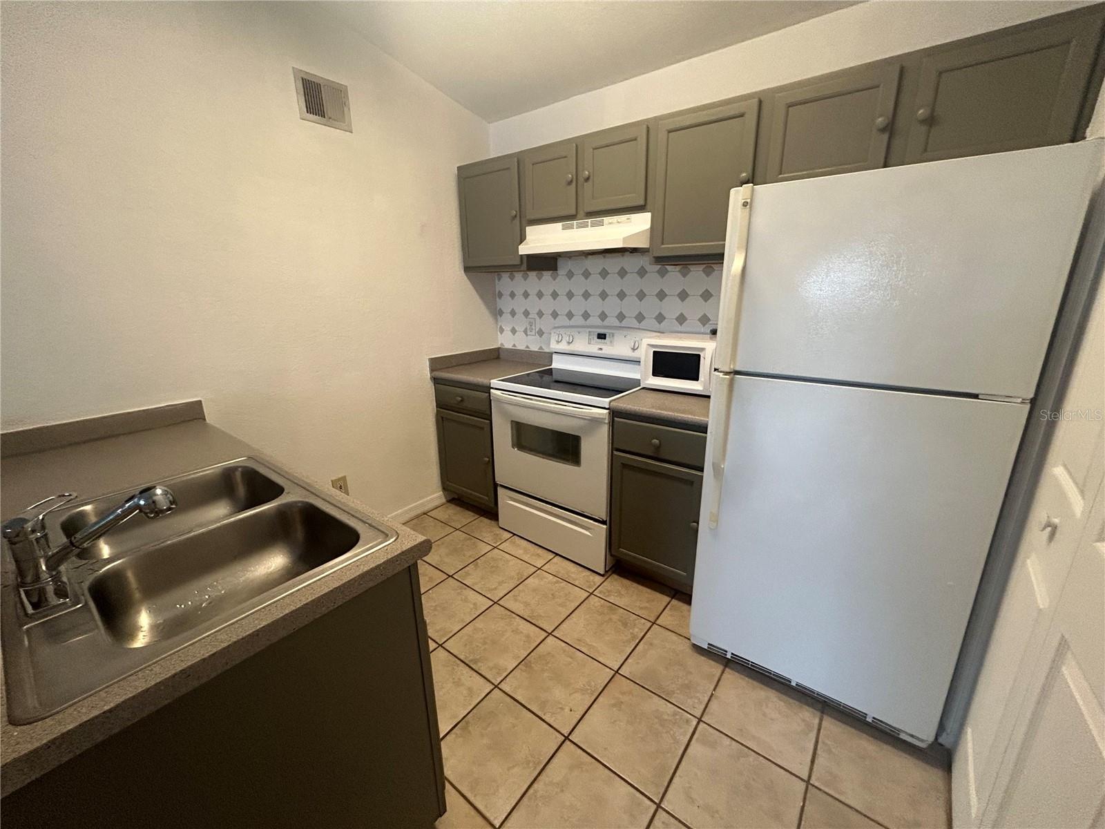 Image 29 of 34 For 8939 Latrec Avenue 1305