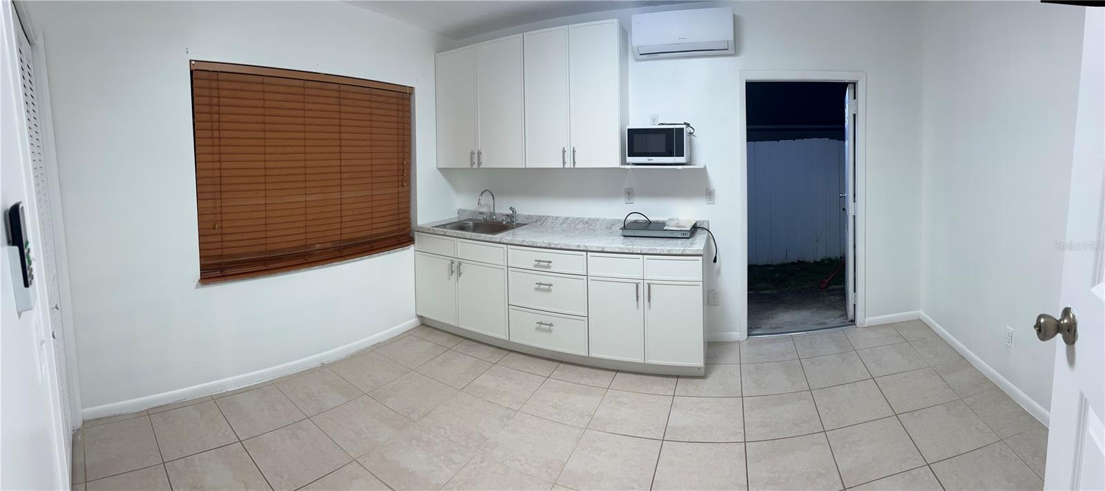 Image 3 of 6 For 632 Paradise Island Way C