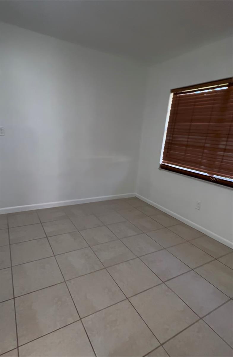 Image 4 of 6 For 632 Paradise Island Way C