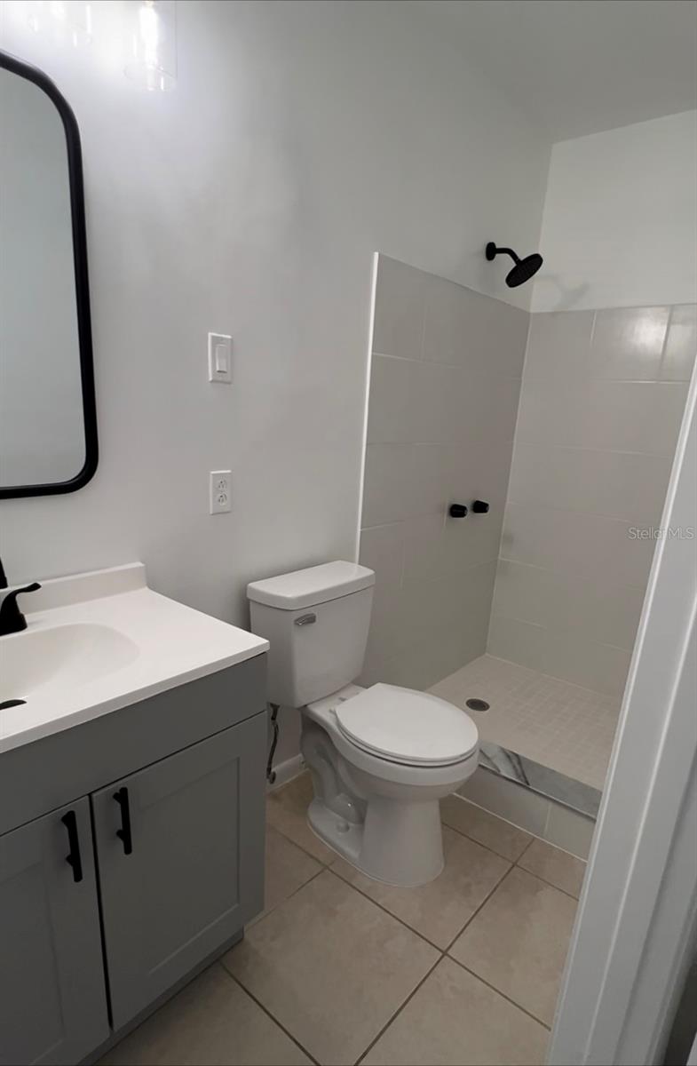 Image 5 of 6 For 632 Paradise Island Way C