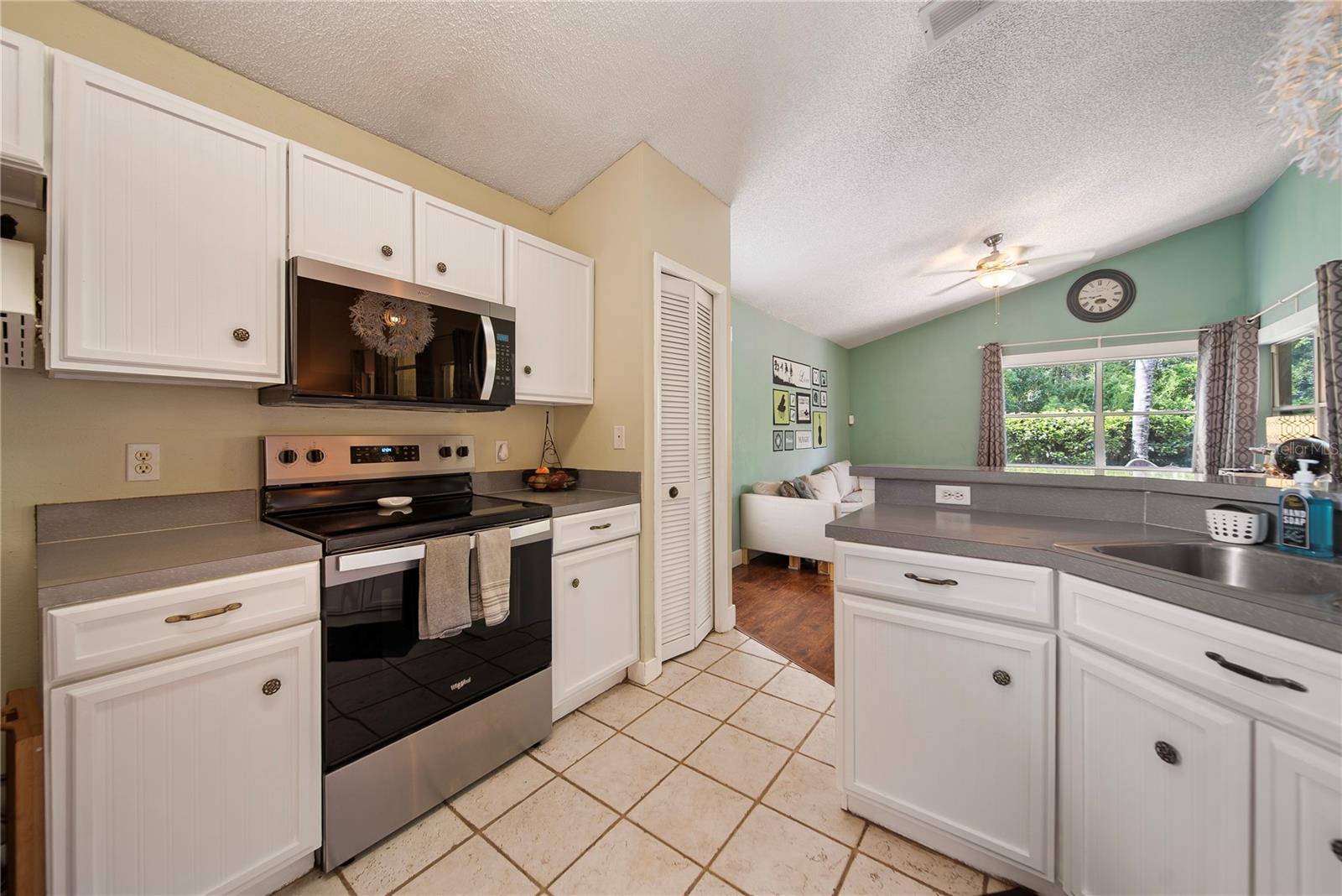 Image 10 of 33 For 2160 River Park Boulevard