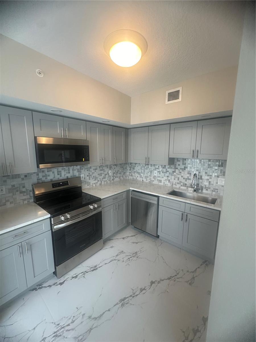 Image 12 of 30 For 322 Central Boulevard 1210