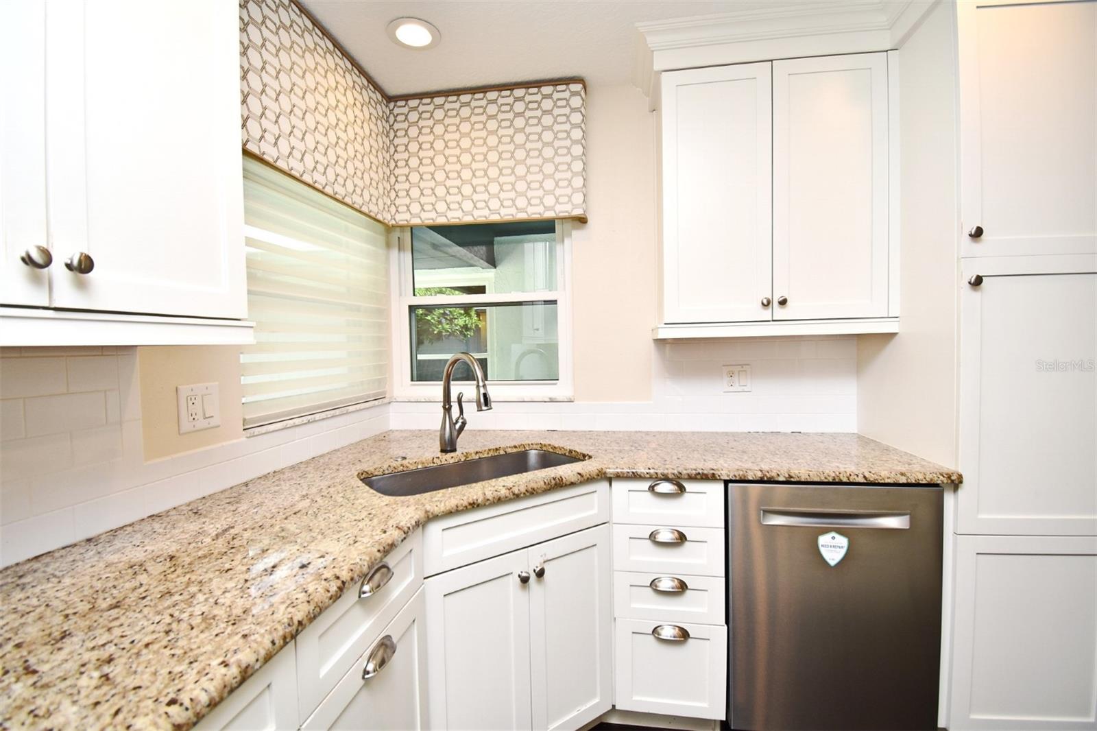 Image 11 of 60 For 380 White Oak Cir