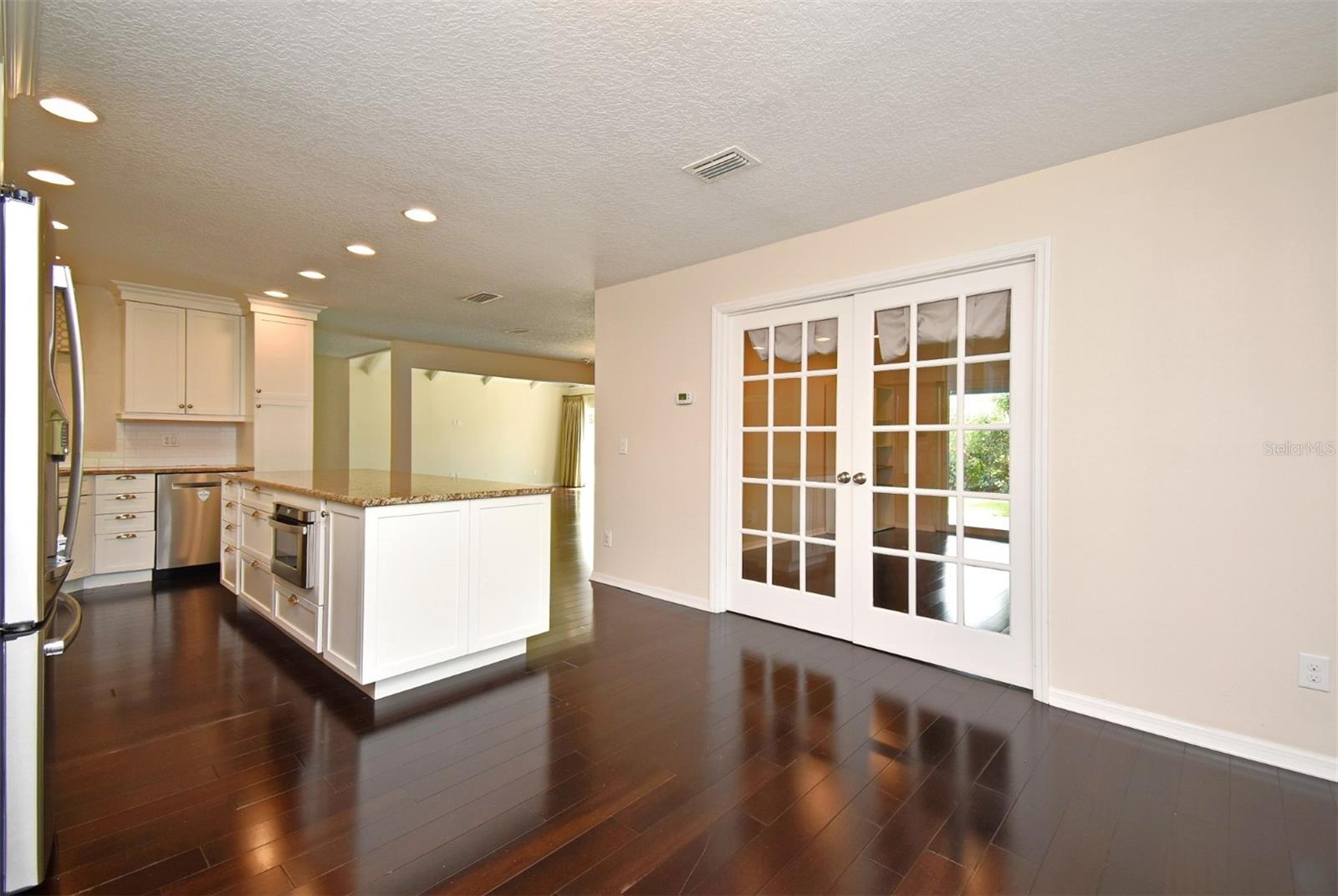 Image 16 of 60 For 380 White Oak Cir