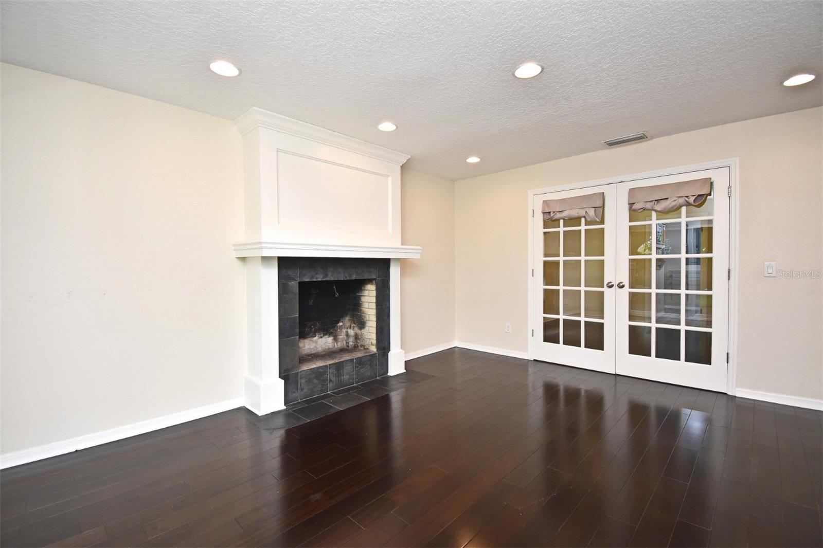 Image 18 of 60 For 380 White Oak Cir