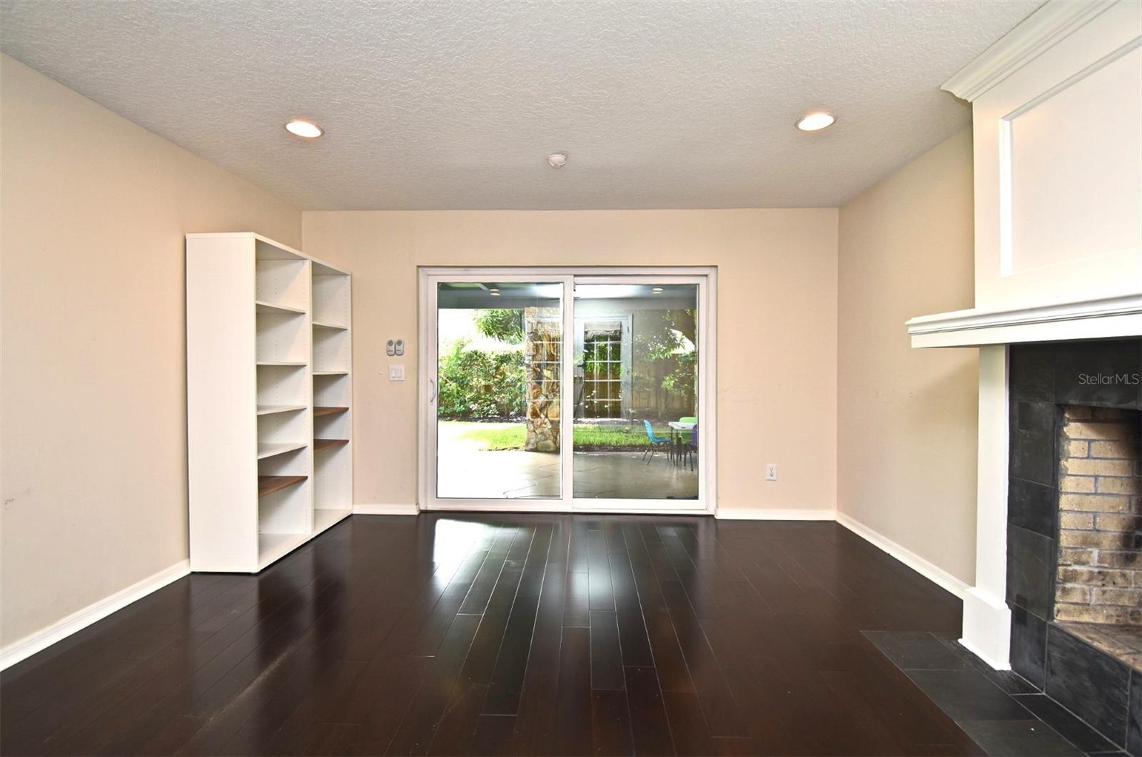 Image 19 of 60 For 380 White Oak Cir