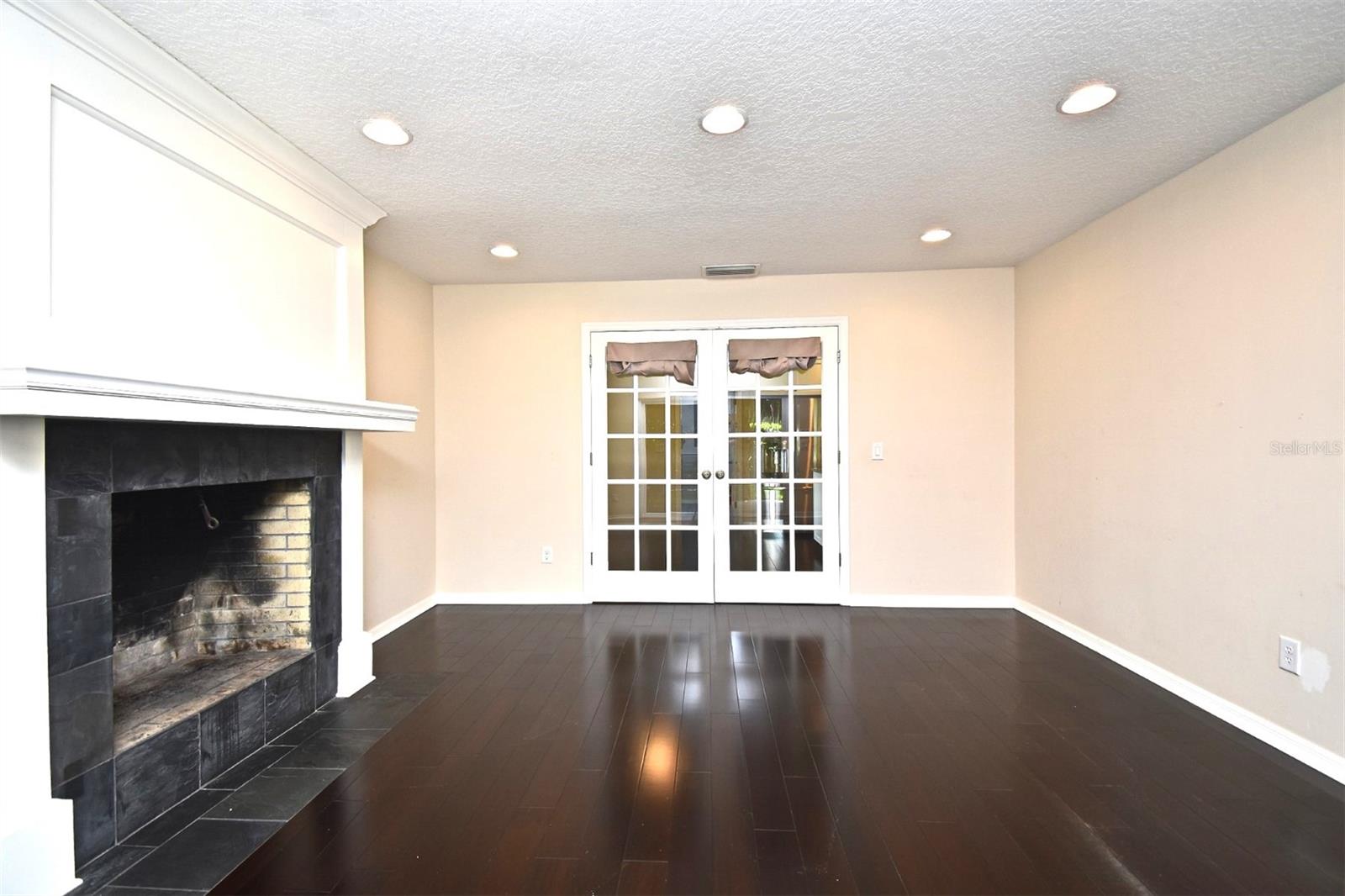Image 20 of 60 For 380 White Oak Cir