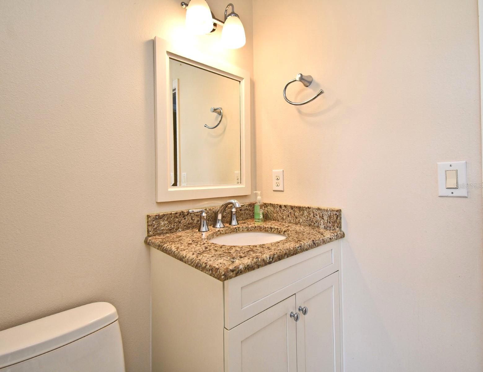 Image 21 of 60 For 380 White Oak Cir