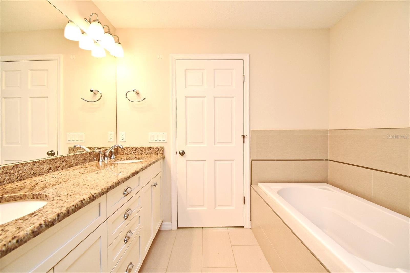 Image 35 of 60 For 380 White Oak Cir