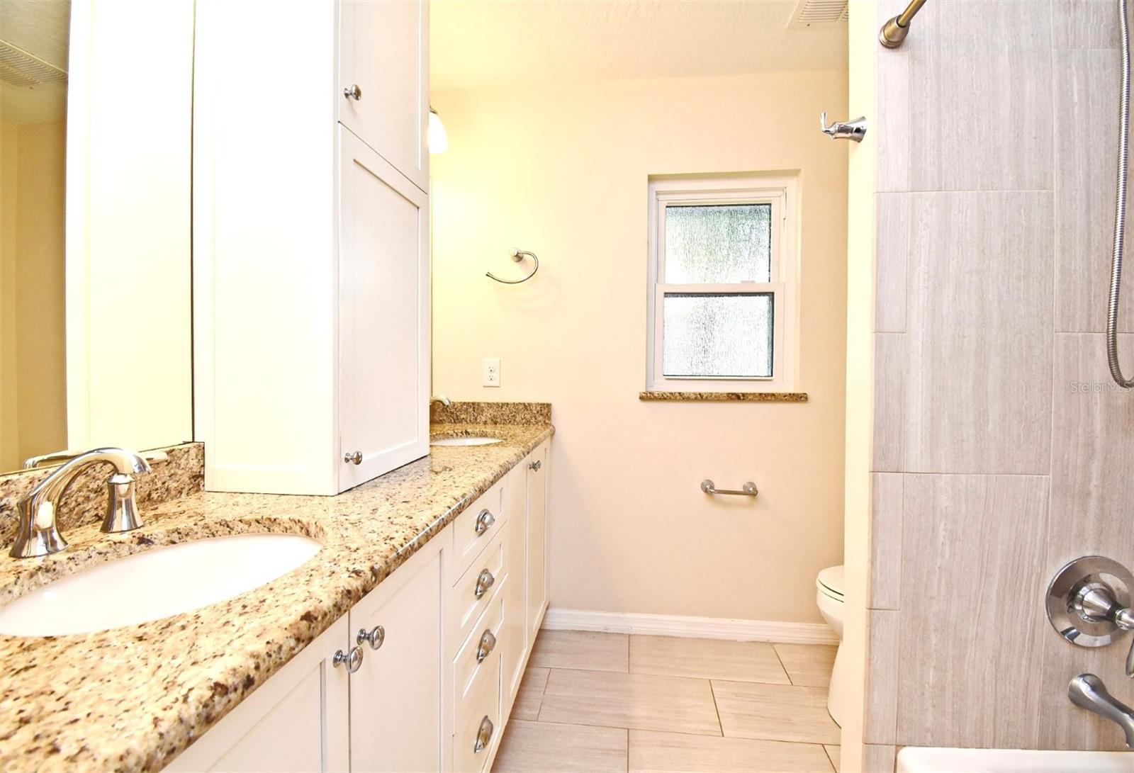 Image 46 of 60 For 380 White Oak Cir