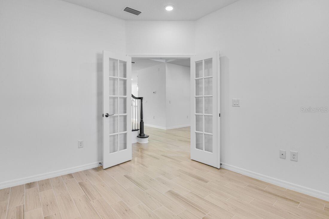 Image 39 of 51 For 846 Junonia Boulevard