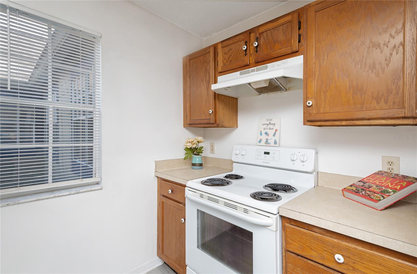 Image 10 of 22 For 943 Bakewell Court 205