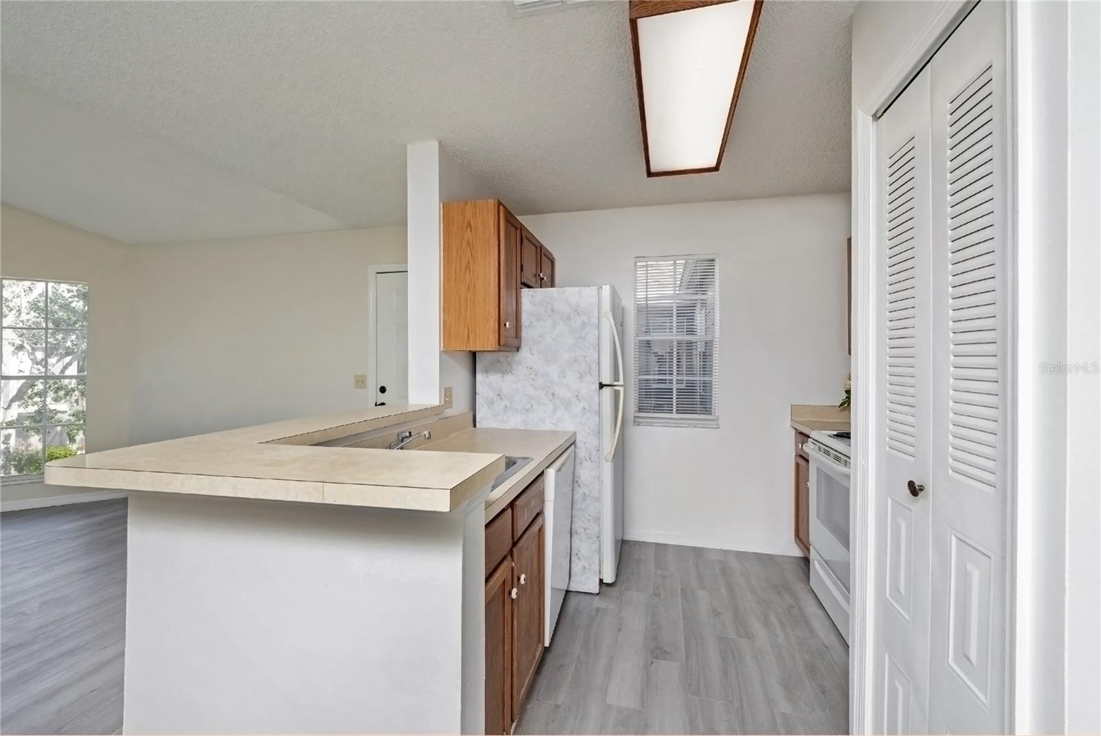 Image 12 of 22 For 943 Bakewell Court 205