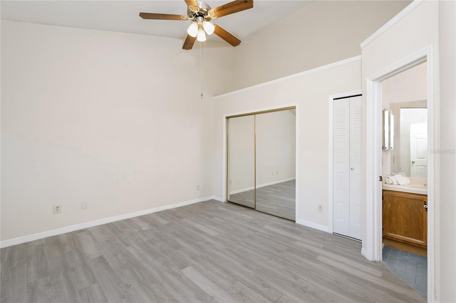Image 13 of 22 For 943 Bakewell Court 205
