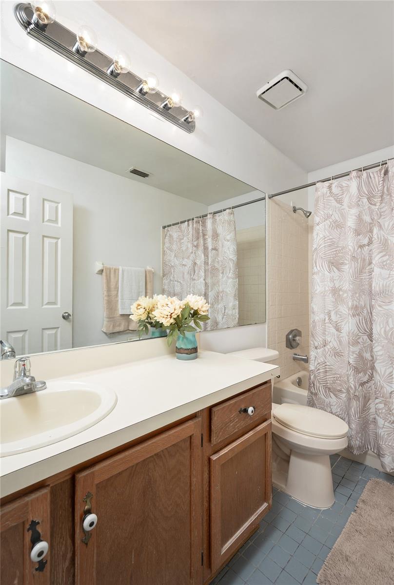 Image 14 of 22 For 943 Bakewell Court 205