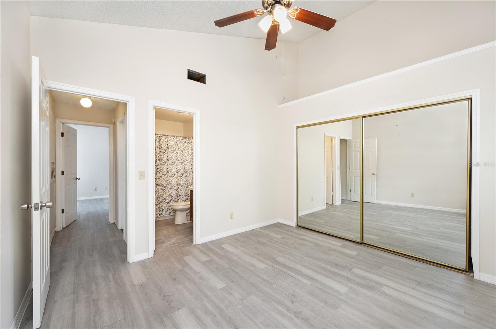 Image 16 of 22 For 943 Bakewell Court 205