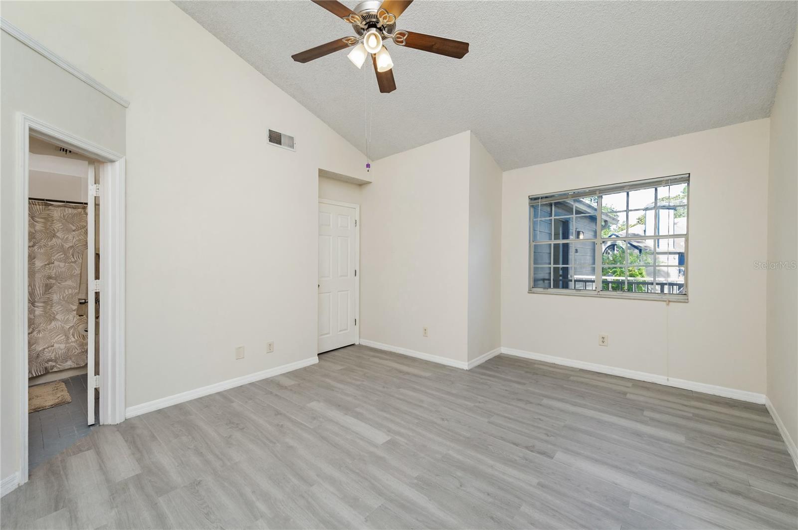 Image 17 of 22 For 943 Bakewell Court 205