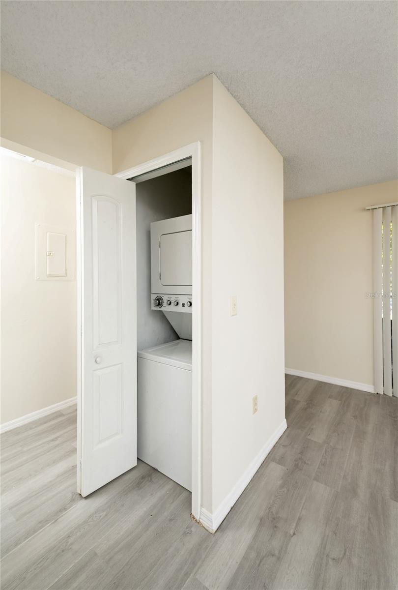 Image 19 of 22 For 943 Bakewell Court 205