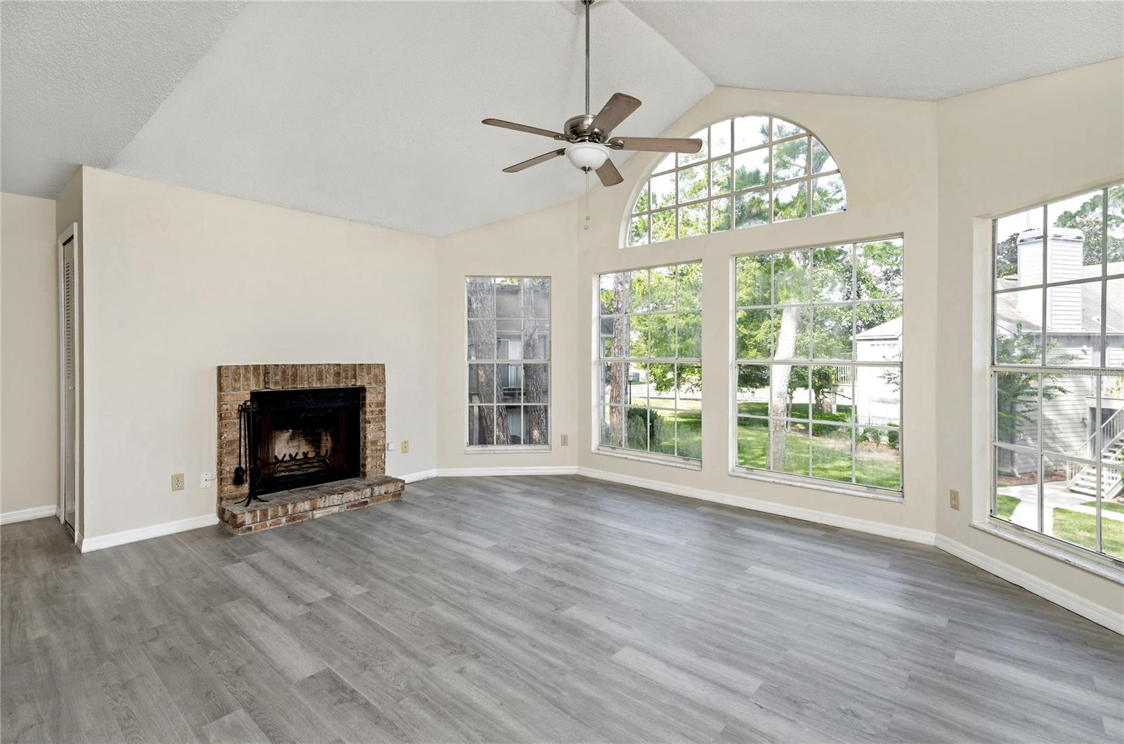 Image 6 of 22 For 943 Bakewell Court 205