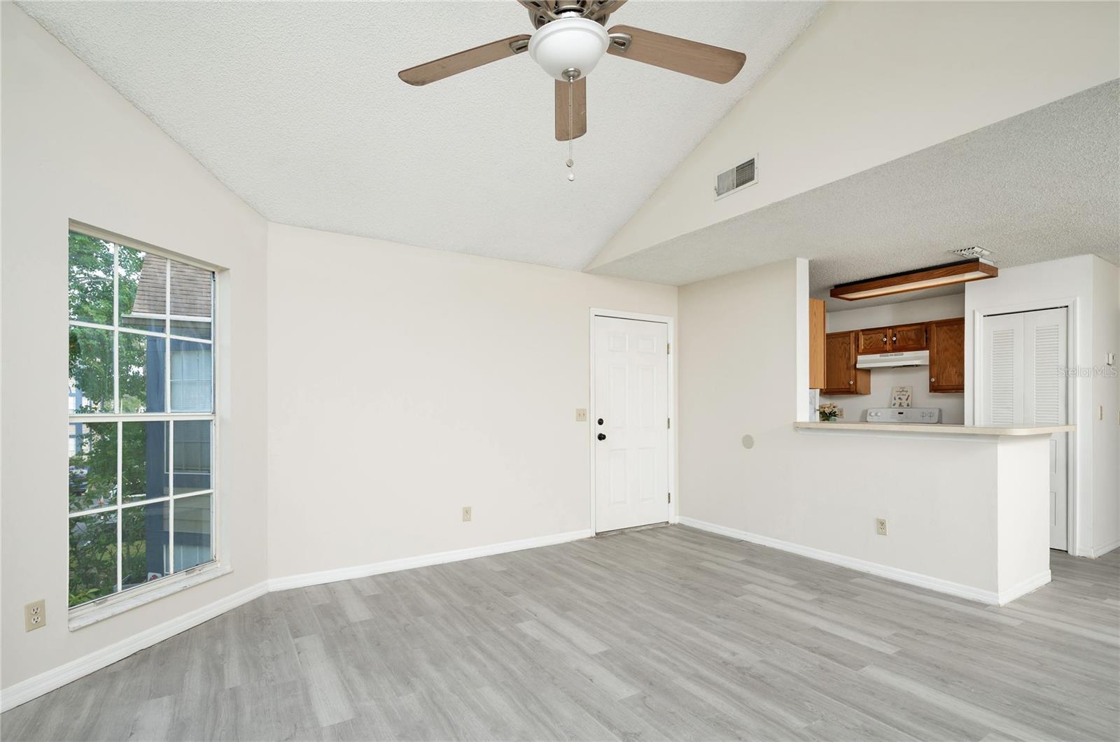 Image 7 of 22 For 943 Bakewell Court 205