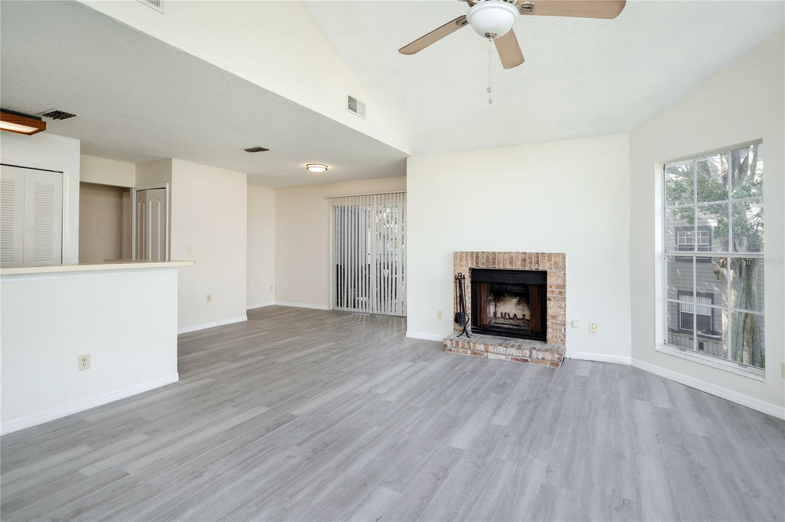 Image 8 of 22 For 943 Bakewell Court 205