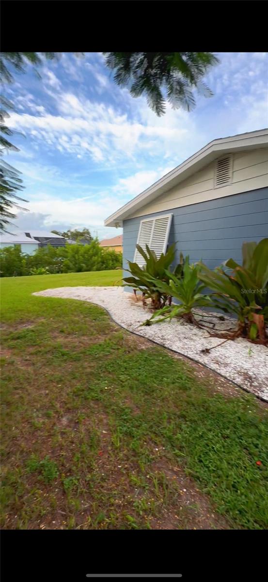 Image 16 of 26 For 832 4th Street